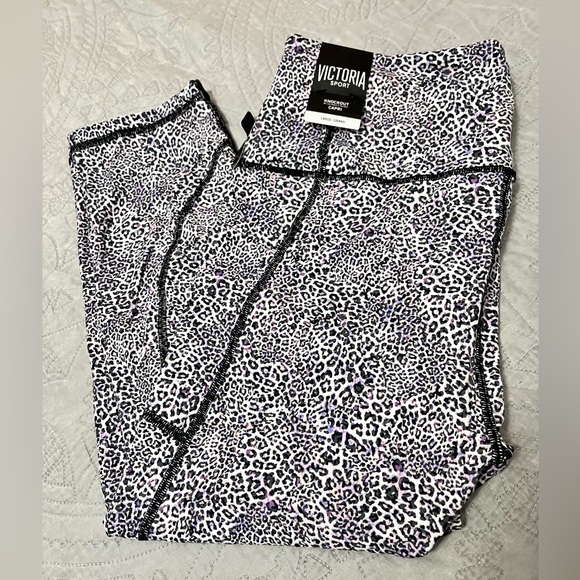 Victoria’s Secret sport pink leopard capri pants - Picture 5 of 7